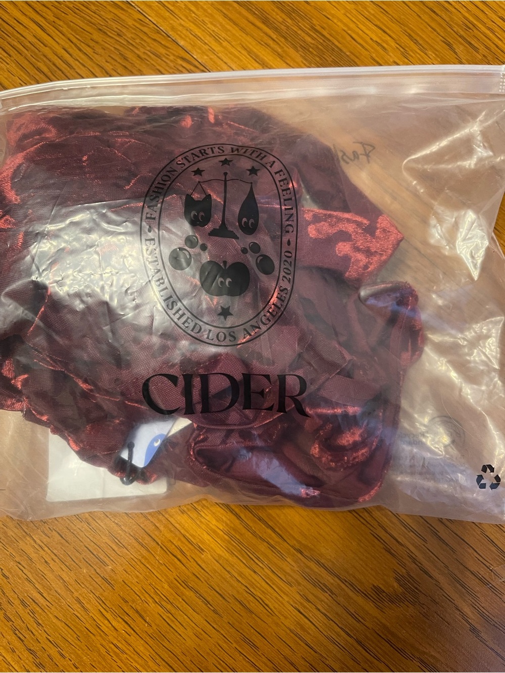 Cider BOAT NECK VELVET FLORAL RUCHED TIE BACK TOP - Picture 6 of 9
